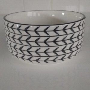 Stylish Signature Housewares Pet Food Bowl